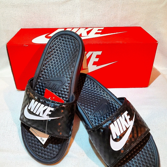 Nike Benassi Slides ~ Ladies size 7 ~ NEW IN BOX - Picture 1 of 3